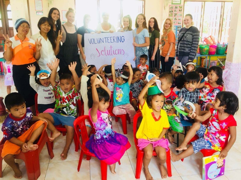 Volunteers playing with kids during their project in Thailand>