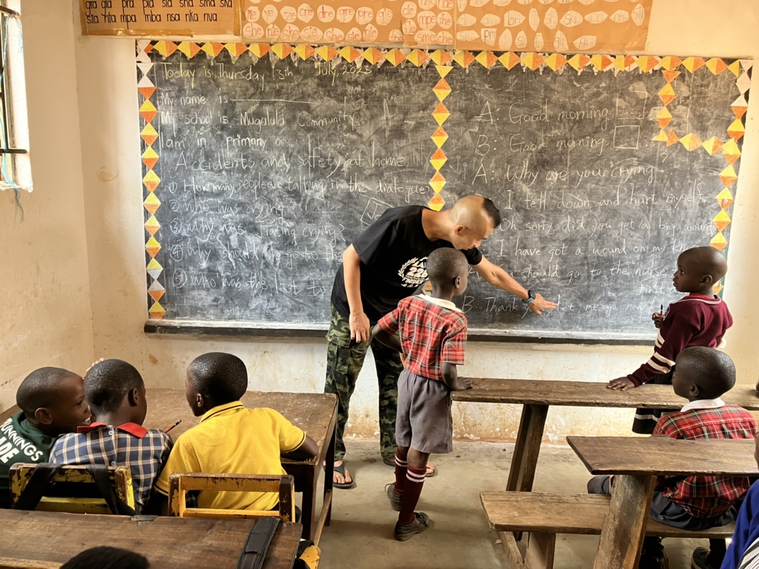 What are the highlights of teaching volunteering programs abroad?