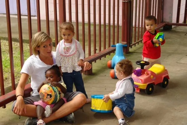 Childcare Volunteer Program in Costa Rica