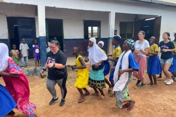 Girl Teaching Ghana - Ghana